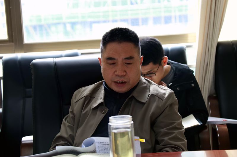 副总经理邓波领学州委关于向“愚公支书”王光国学习的决定